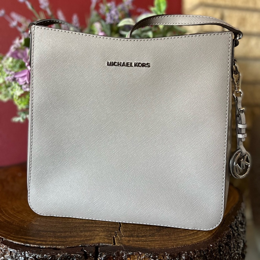 Jet Set Large Saffiano Leather Messenger Bag
